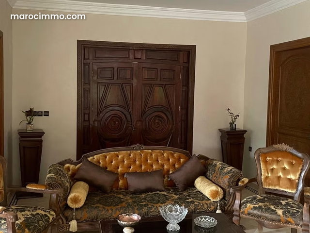 Magnifique villa à louer à Jawhar. Surface totale 750 m². Bien meublé — 5
