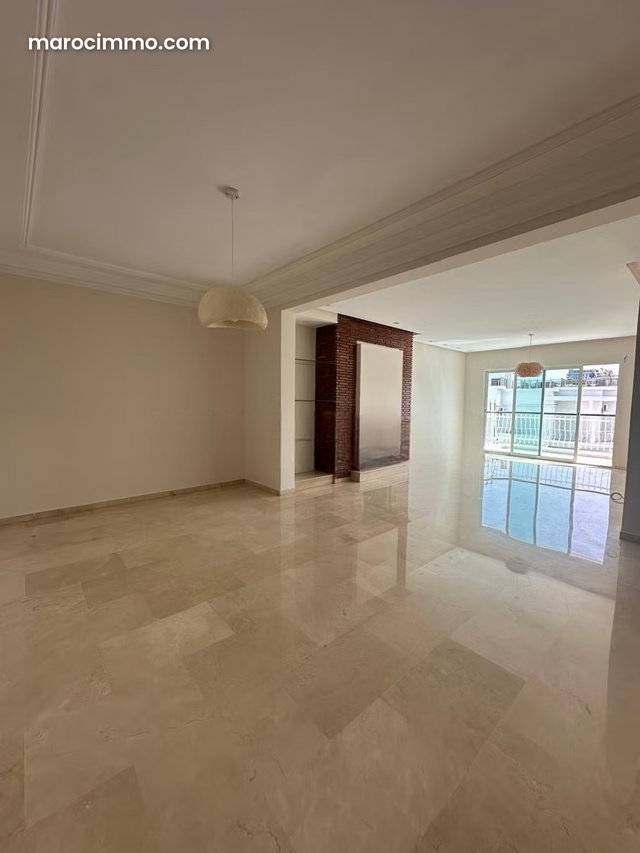 Apartment for rent in Racine 214m2 top floor — 3