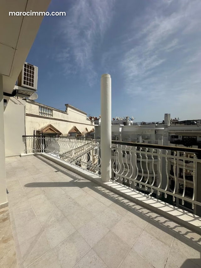 Apartment for rent in Racine 214m2 top floor — 2