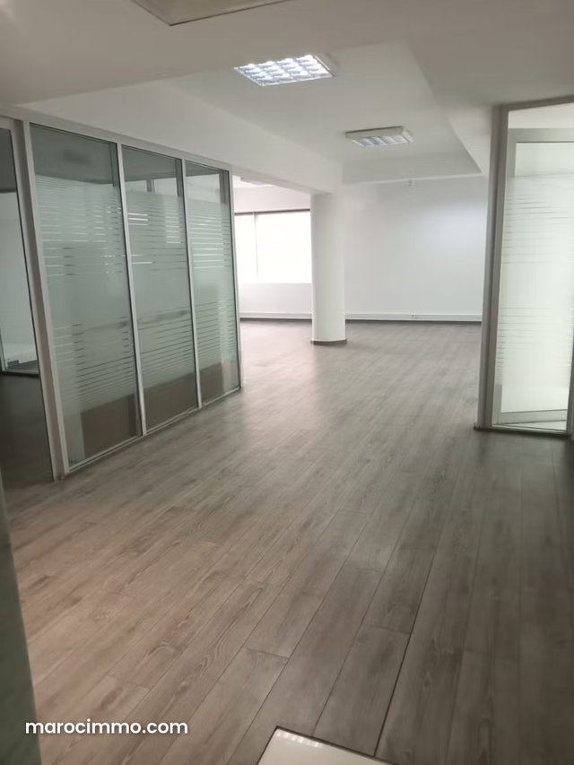 Bureaux en location à Racine. Superficie 211 m² — 2