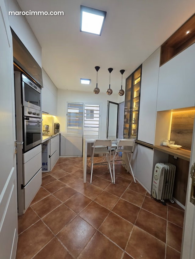 Superbe appartement à louer à Malabata Sania. Surface totale 135 m². Bien meublé — 4