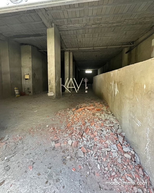 Local commercial à louer – Emplacement stratégique — 4