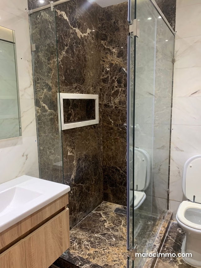 Vend appartement à Abbadi. Surface totale 114 m². Cuisine bien équipée — 2