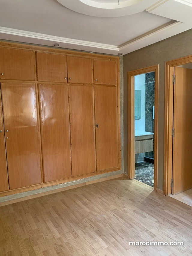 Vend appartement à Abbadi. Surface totale 114 m². Cuisine bien équipée — 3