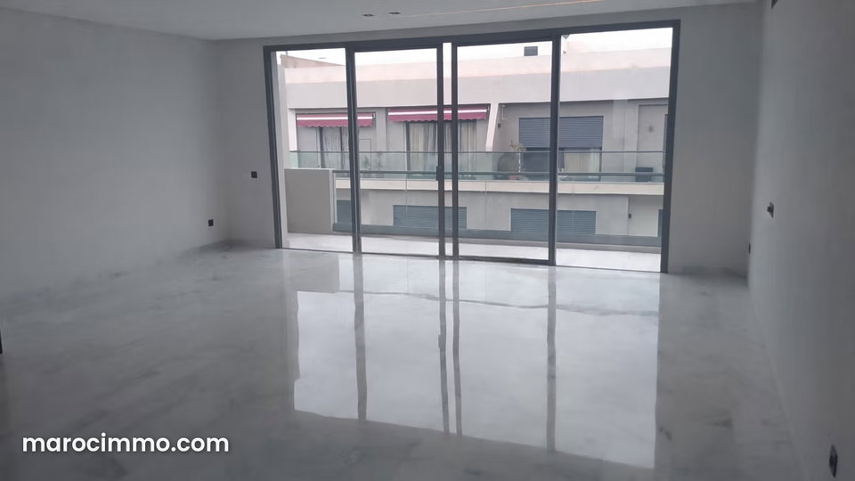 Superbe appartement à vendre à Les princesses. Surface totale 156 m². Service de concierge et climatisation