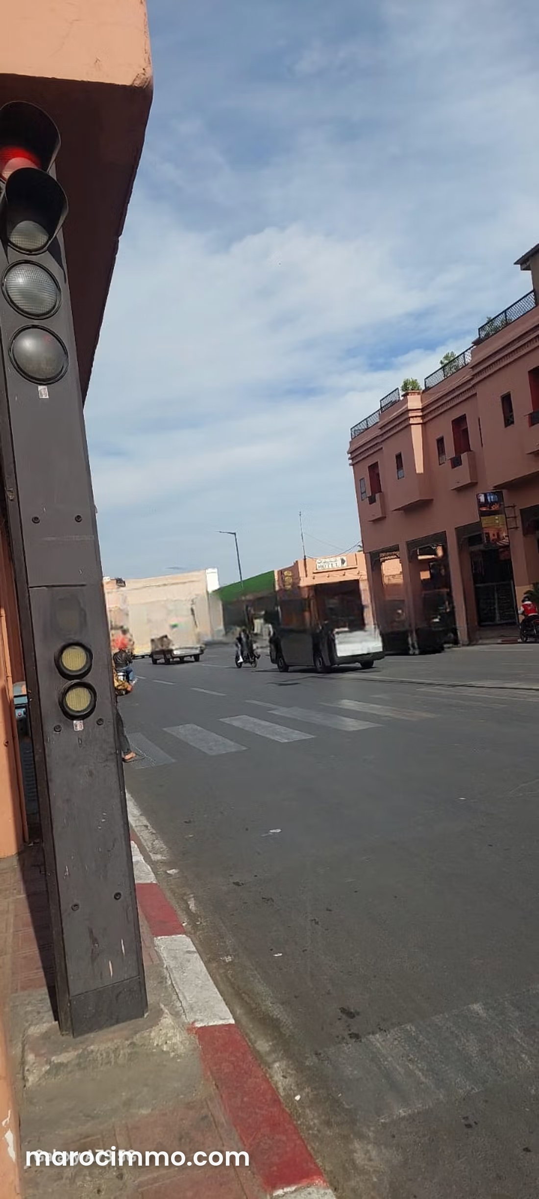 Local commercial 220 m², double vitrine, Arset Moulay Moussa — Marrakech