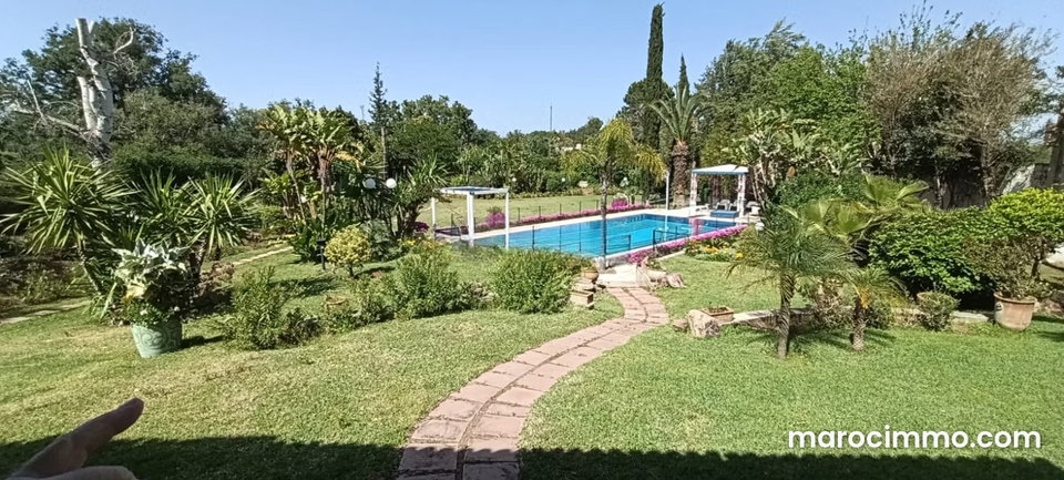 Villa d’exception vide à louer à El Menzeh
