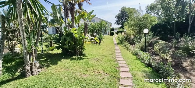 Villa d’exception vide à louer à El Menzeh — 2