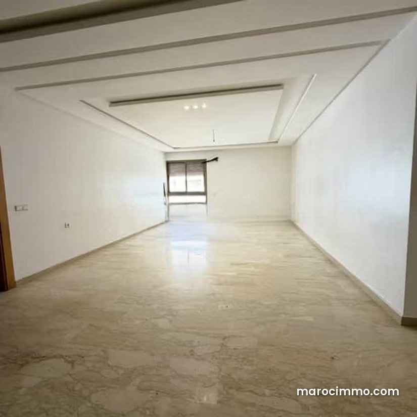 Four-room apartment in central Bouskoura, filled with light and comfort — Bouskoura