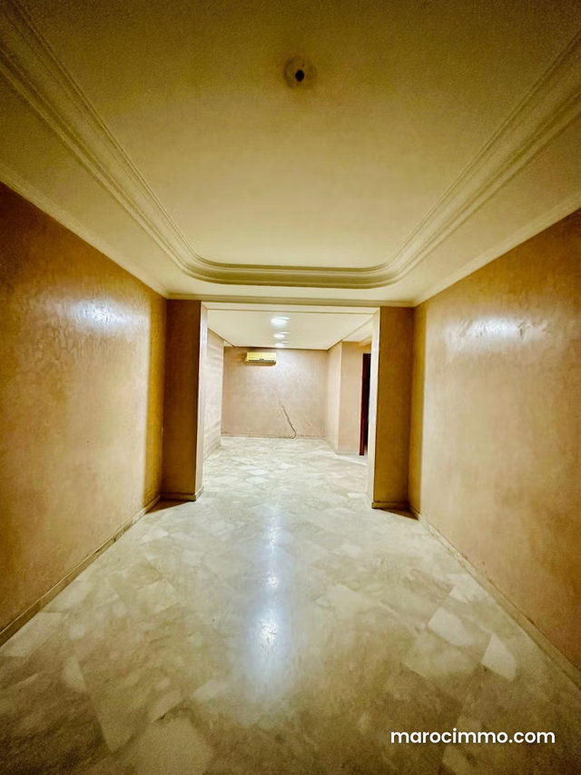 Location d'un appartement à Guéliz. 2 chambres agréables. Antenne parabolique et Porte blindée — 4