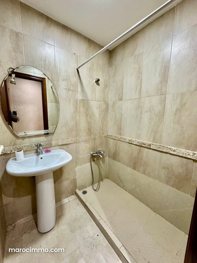 Location d'un appartement à Guéliz. 2 chambres agréables. Antenne parabolique et Porte blindée — 3
