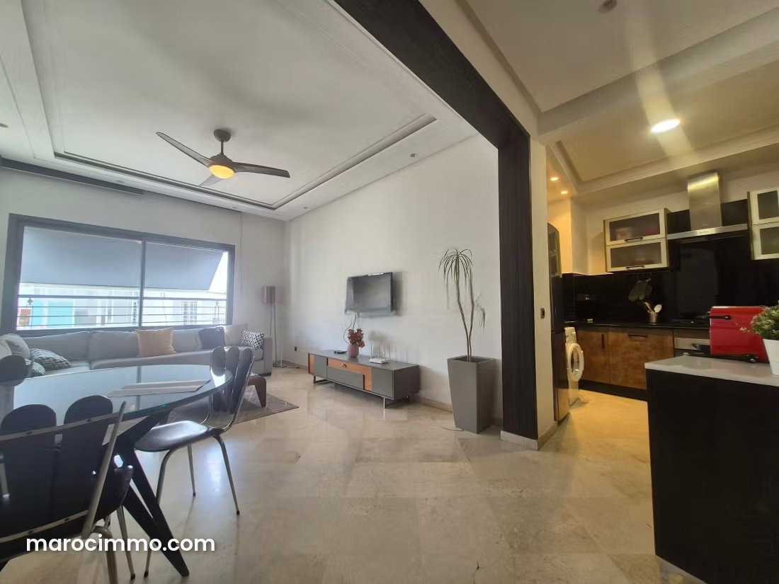 Furnished top-floor apartment in Casablanca's Golden Triangle — Casablanca
