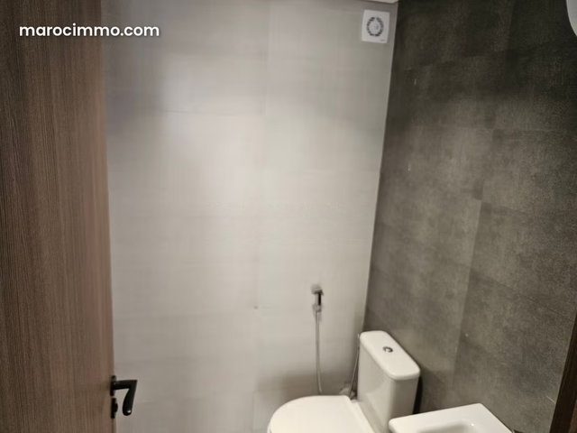Location de bureaux à Victoria. Surface de 86 m². Fenêtres avec double vitrage et porte blindée — 5