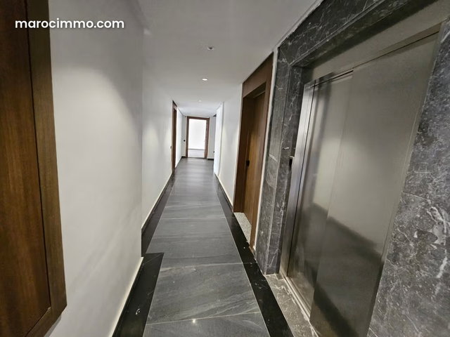 Appartement en location à Victoria. 1 chambre. Service de concierge et climatisation — 4