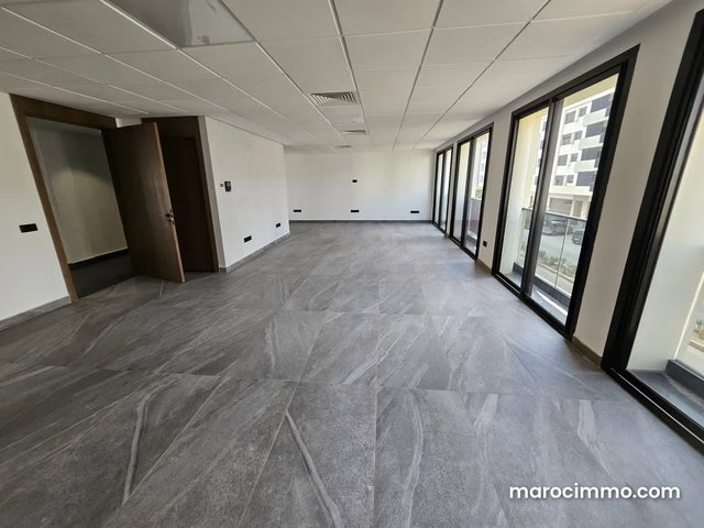 Appartement en location à Victoria. 1 chambre. Service de concierge et climatisation — 5