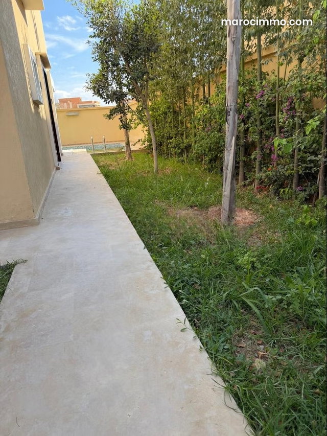 En vente projet villa neuve finis de 4 chambres et aussi type 3 suites et 3 salles de bain avec piscine privée à 10 minutes de l’aéroport et 20 minutes du centre ville Marrakech — 5