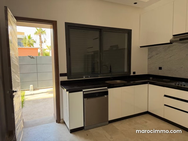 En vente projet villa neuve finis de 4 chambres et aussi type 3 suites et 3 salles de bain avec piscine privée à 10 minutes de l’aéroport et 20 minutes du centre ville Marrakech — 3