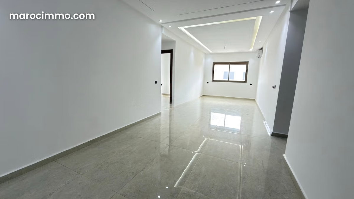 Sell apartment in Dar Bouazza. 3 comfortable rooms. Microwave