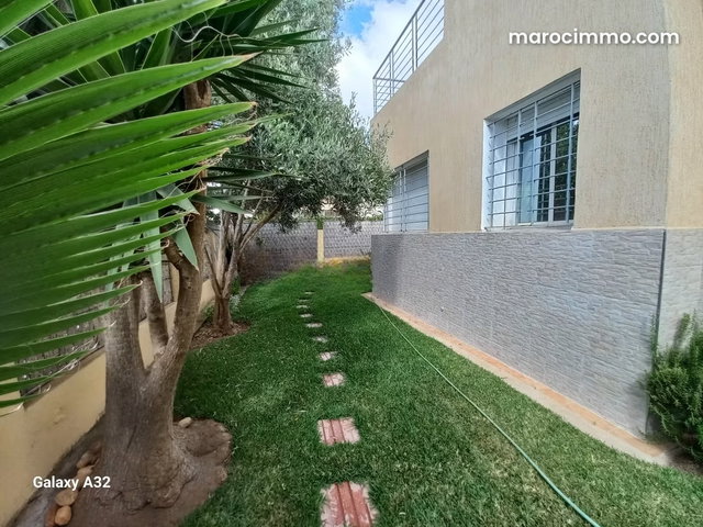 Somptueuse villa à vendre à Dar Bouazza. 3 chambres agréables. Terrasse et jardin — 3