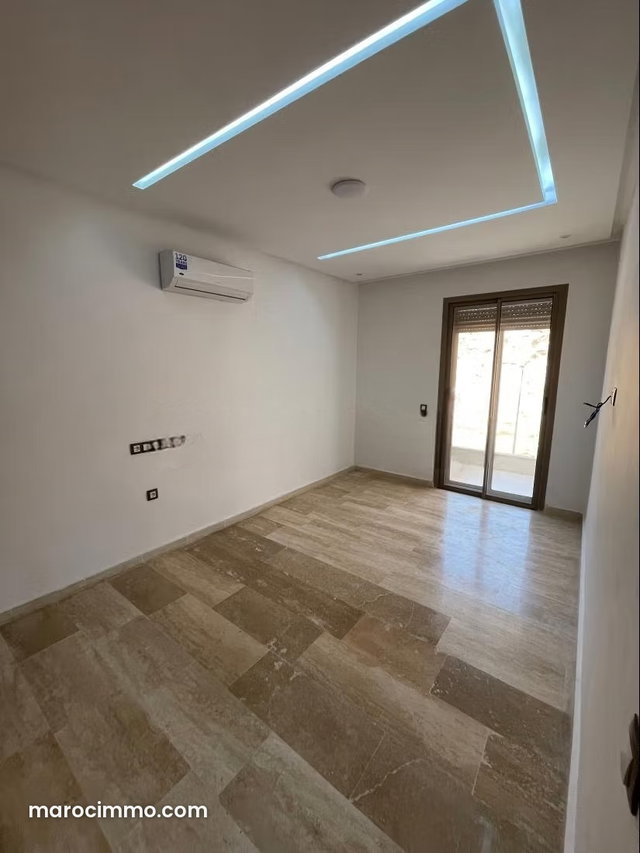 Apartment for rent in Camp Al Ghoul. 2 comfortable bedrooms. Balcony and elevator — 2