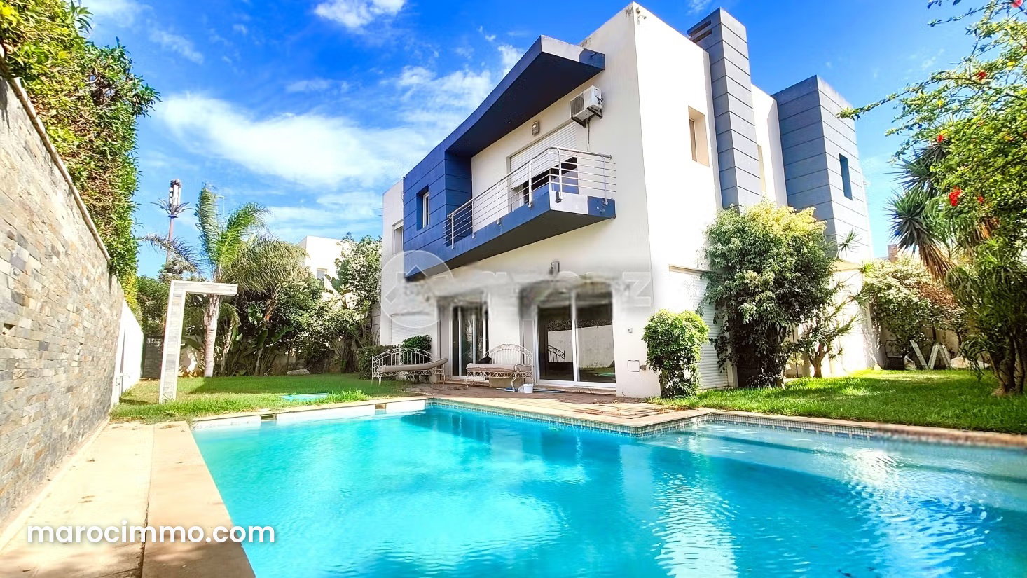 Villa neuve 618 m², piscine et jardin, Bouskoura centre — Bouskoura