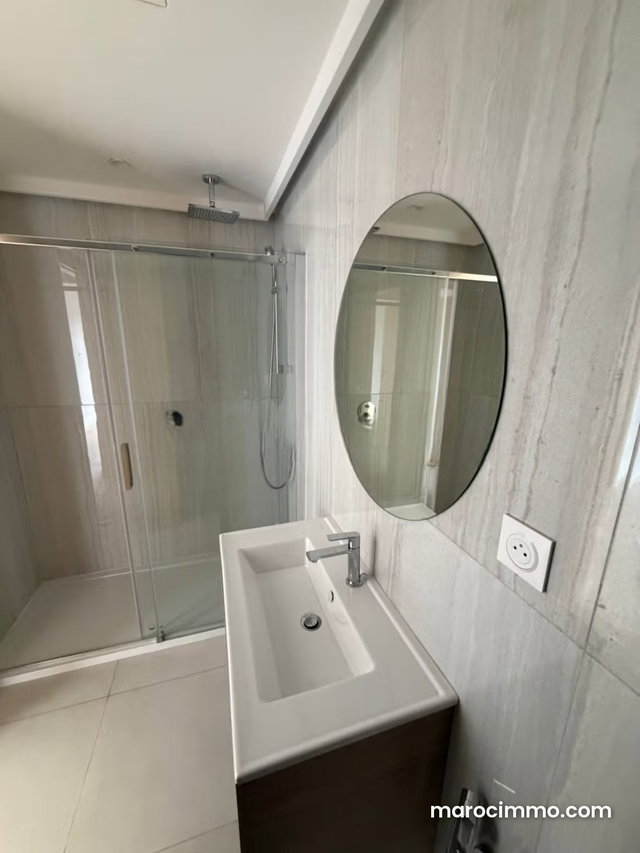Studio neuf de luxe à vendre CFC — 4
