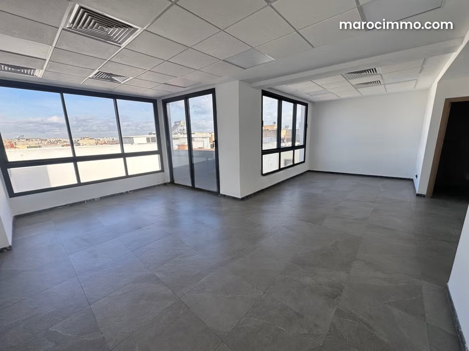 Offices for Rent in Sidi Maarouf. Total Area 51 m². Residence with Concierge