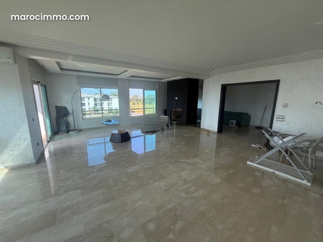 Vend appartement à Riyad. Surface totale 326 m². Salon Marocain et antenne parabolique — 2