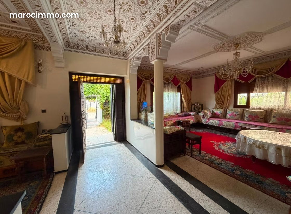 Villa à vendre à Guich Oudaya, Rabat, 321 m² sur deux niveaux — Rabat