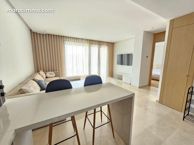 Spacious studio on high floor — 4