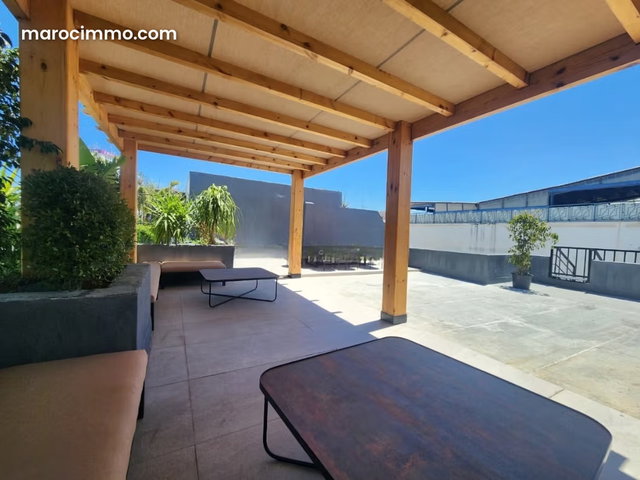 Rare Triplex plein Triangle d'or moderne ROOFTOP — 3
