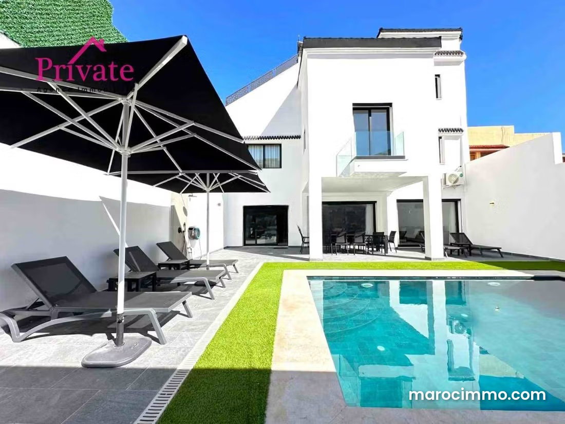 450 m² Luxury Villa with 6 Bedrooms and Swimming Pool, Tangier Administrative District — Tangier