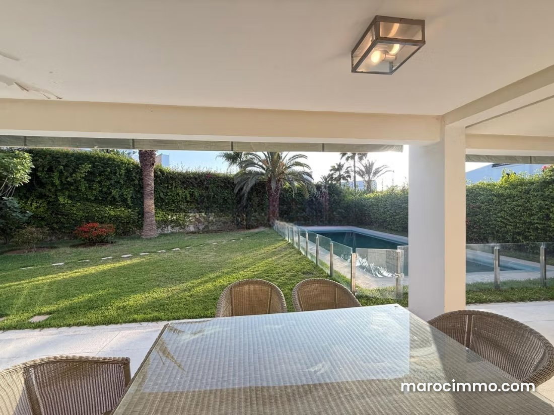 600 sqm Villa with Pool and 1,200 sqm Garden, Riyadh, Rabat — Rabat