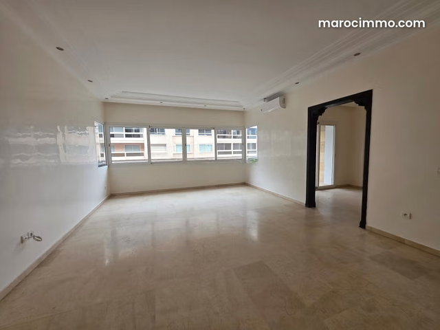 Appartement traversant bien placé au Triangle d'Or — 3