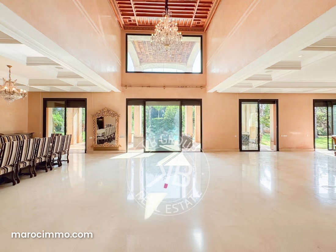 800 sqm Villa with Swimming Pool and Landscaped Garden, Souissi, Rabat — Rabat