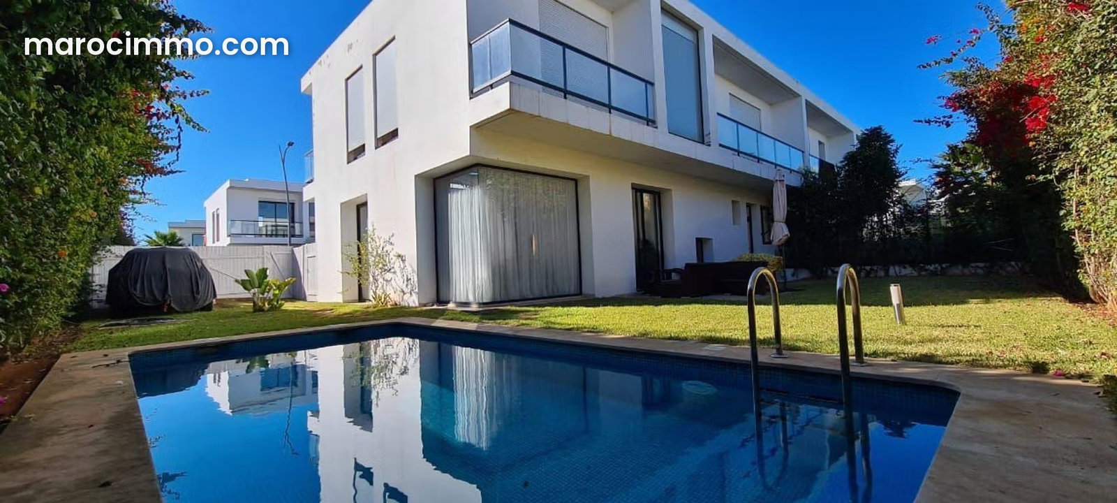 Villa haut standing à louer à Dar Bouazza, piscine et jardin — Dar Bouazza