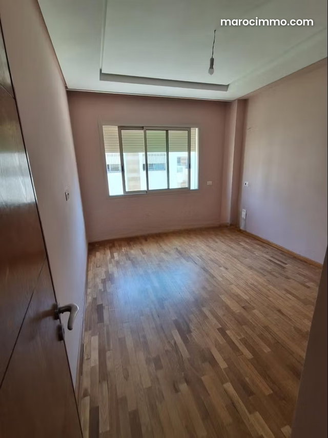 Appartement propre en résidence fermée à louer — 3