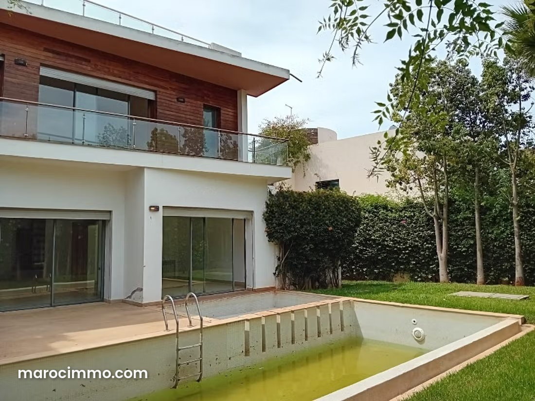 Villa with Pool and Garden for Rent in Aïn Diab, Casablanca — Casablanca