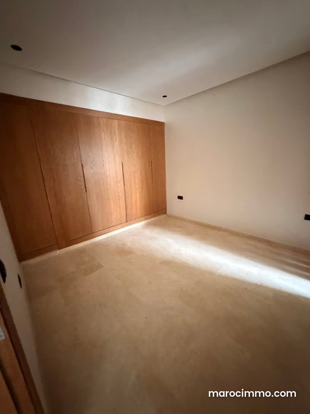 New unfurnished studio with equipped kitchen and belvedere view — 3