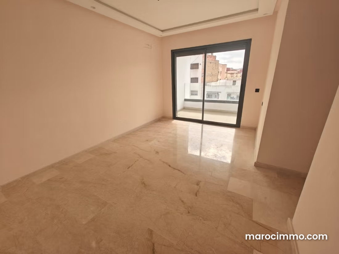 Three-Room Apartment with Terrace in Roches Noires, Casablanca — Casablanca