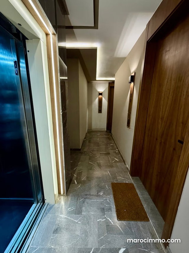 Superbe appartement à louer à Bourgogne Ouest. 1 Pièce. Avec ascenseur et terrasse — 3