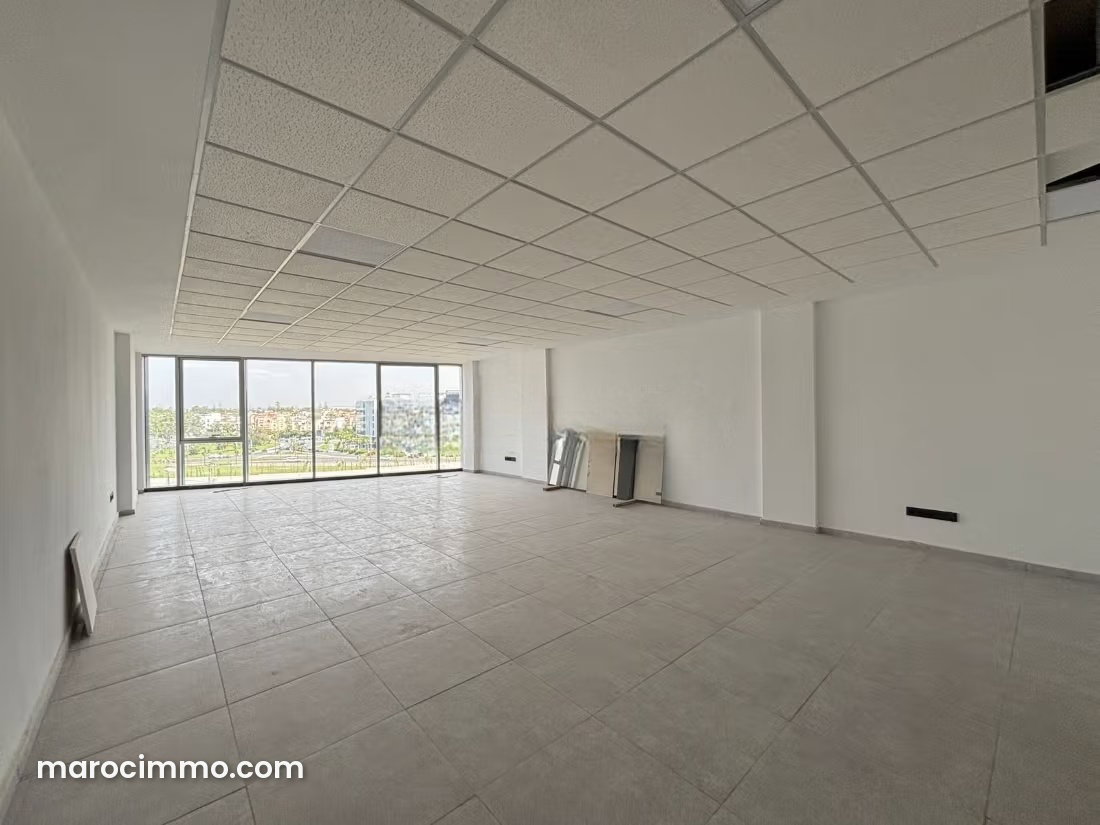 Bureau 73 m² à louer à l'Oasis Casablanca immeuble récent — Casablanca