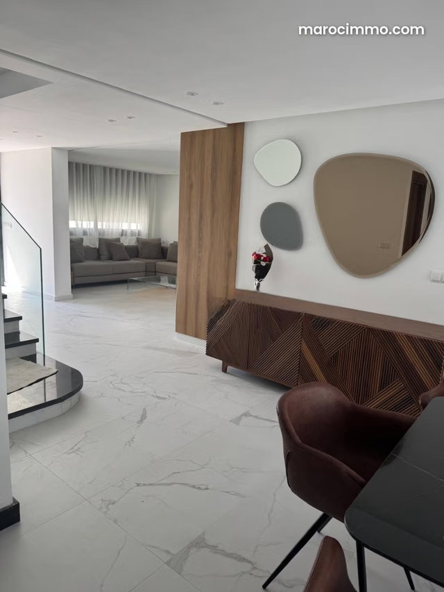 Magnifique villa à louer en Centre. Surface de 350 m². Bien meublé — 5