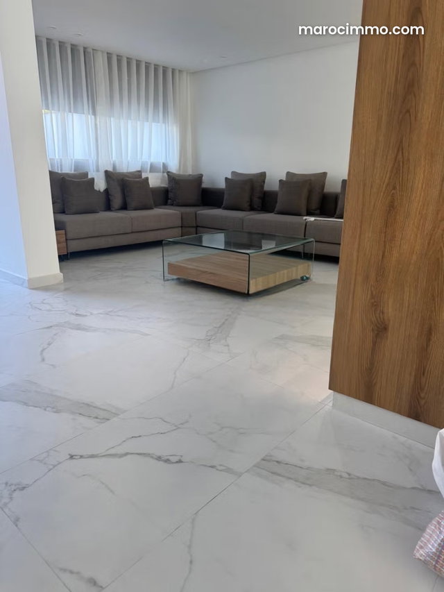 Magnifique villa à louer en Centre. Surface de 350 m². Bien meublé — 3