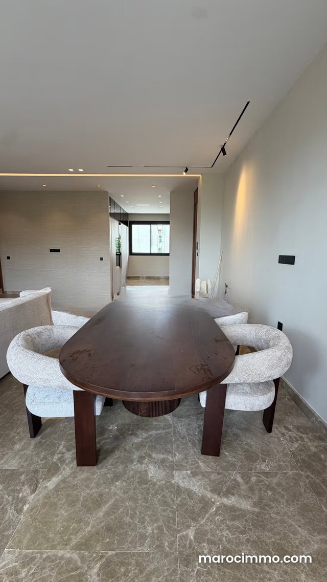 Très bel appartement en location à Du Golf. Surface totale 140 m². Meublé — 2