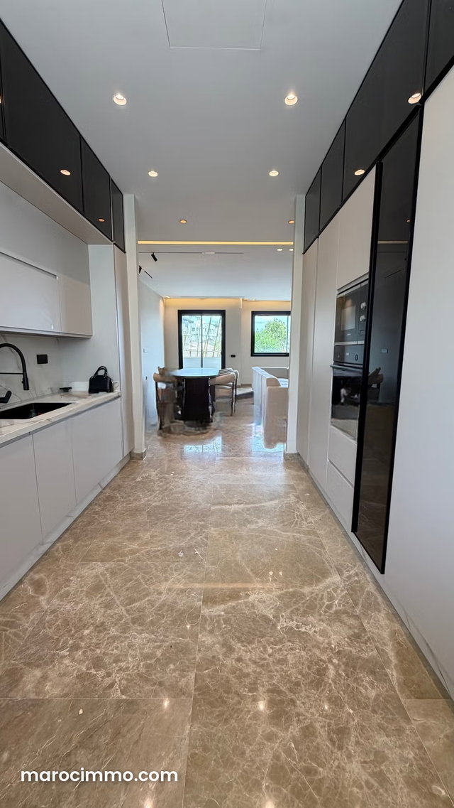 Très bel appartement en location à Du Golf. Surface totale 140 m². Meublé — 4