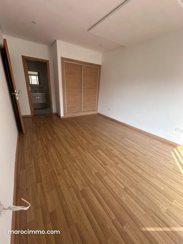 A louer bel appartement vide sur californie — 2