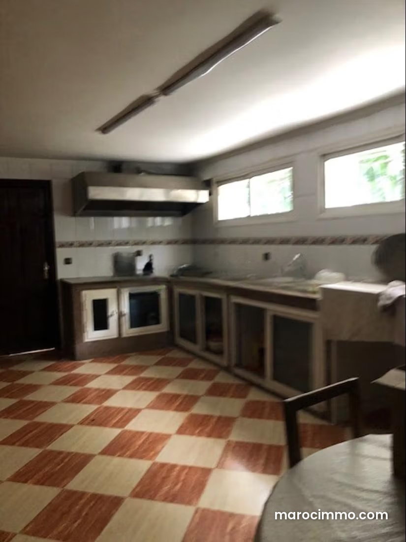 540 sqm Villa to Renovate, Oasis, Casablanca, South-Facing — Casablanca