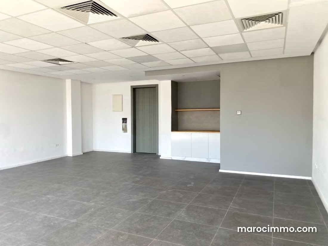 60 m² Office in Oasis, Casablanca: Brand-New, Terrace and High-End Finishes — Casablanca