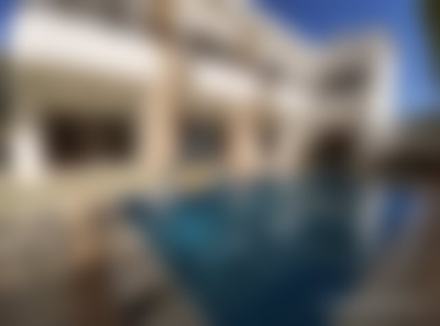 Villa 1000 m² avec piscine et jardin, Souissi, Rabat — 2